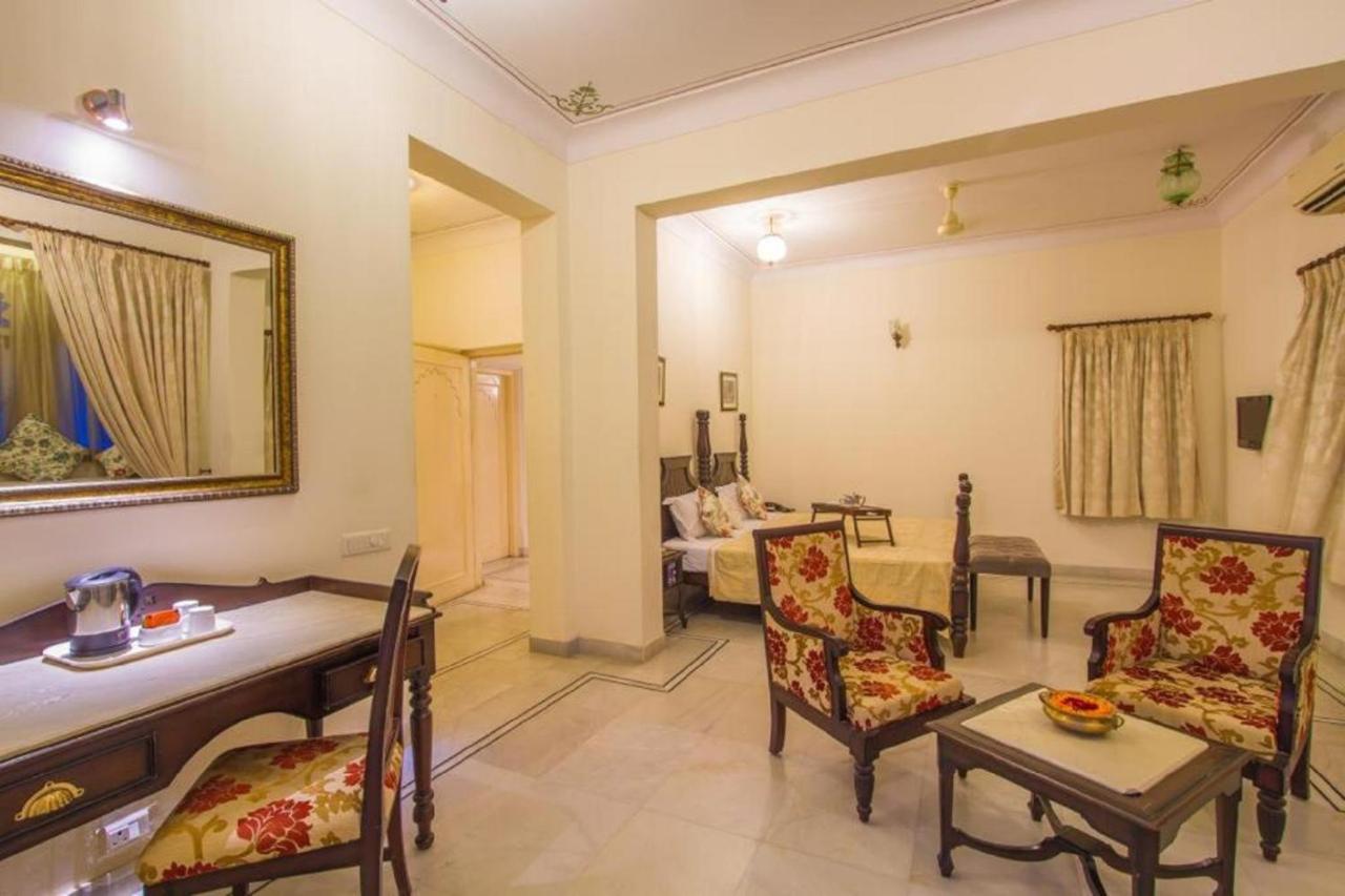 Akshay Niwas Boutique Luxury Hotel Udaipur Bagian luar foto