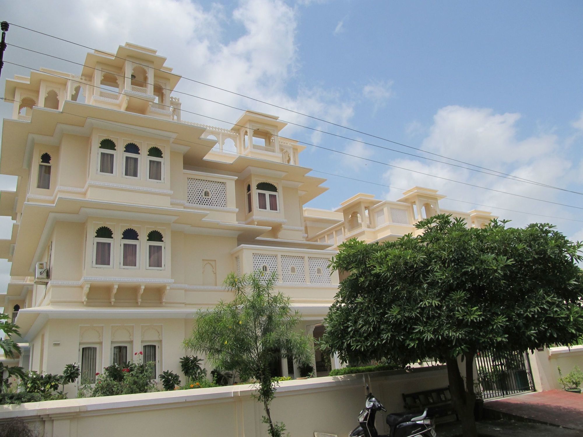 Akshay Niwas Boutique Luxury Hotel Udaipur Bagian luar foto