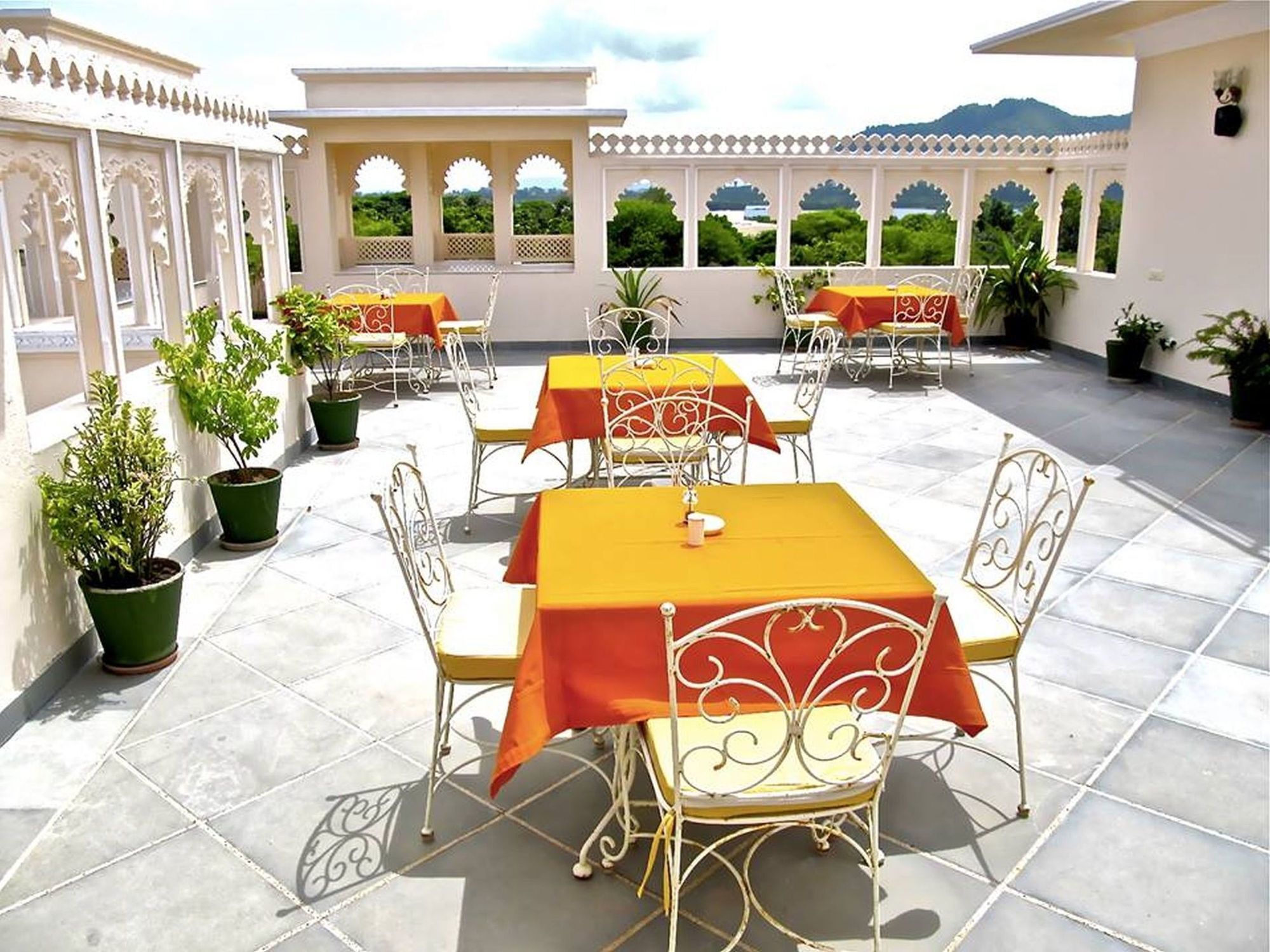 Akshay Niwas Boutique Luxury Hotel Udaipur Bagian luar foto